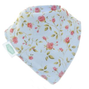 Add a floral touch to our little one's outfit with our Vintage Blue Rose Bib! A beautiful blue background decorated in vintage roses.