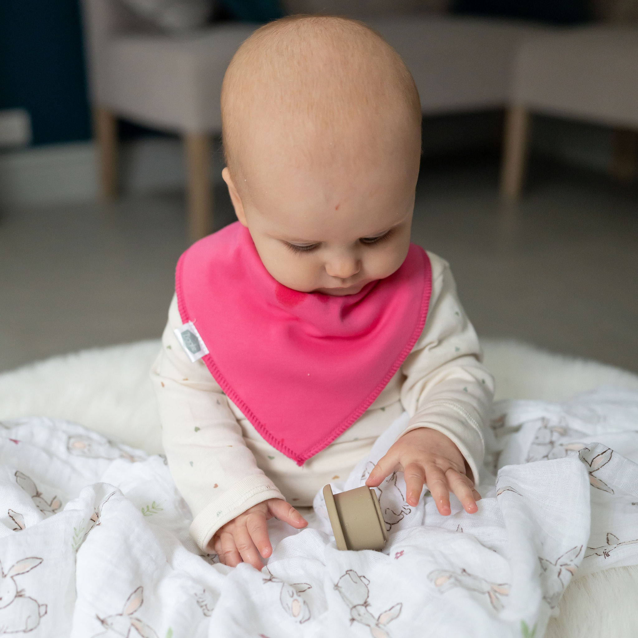 Orchid Petals bib set - Image 4