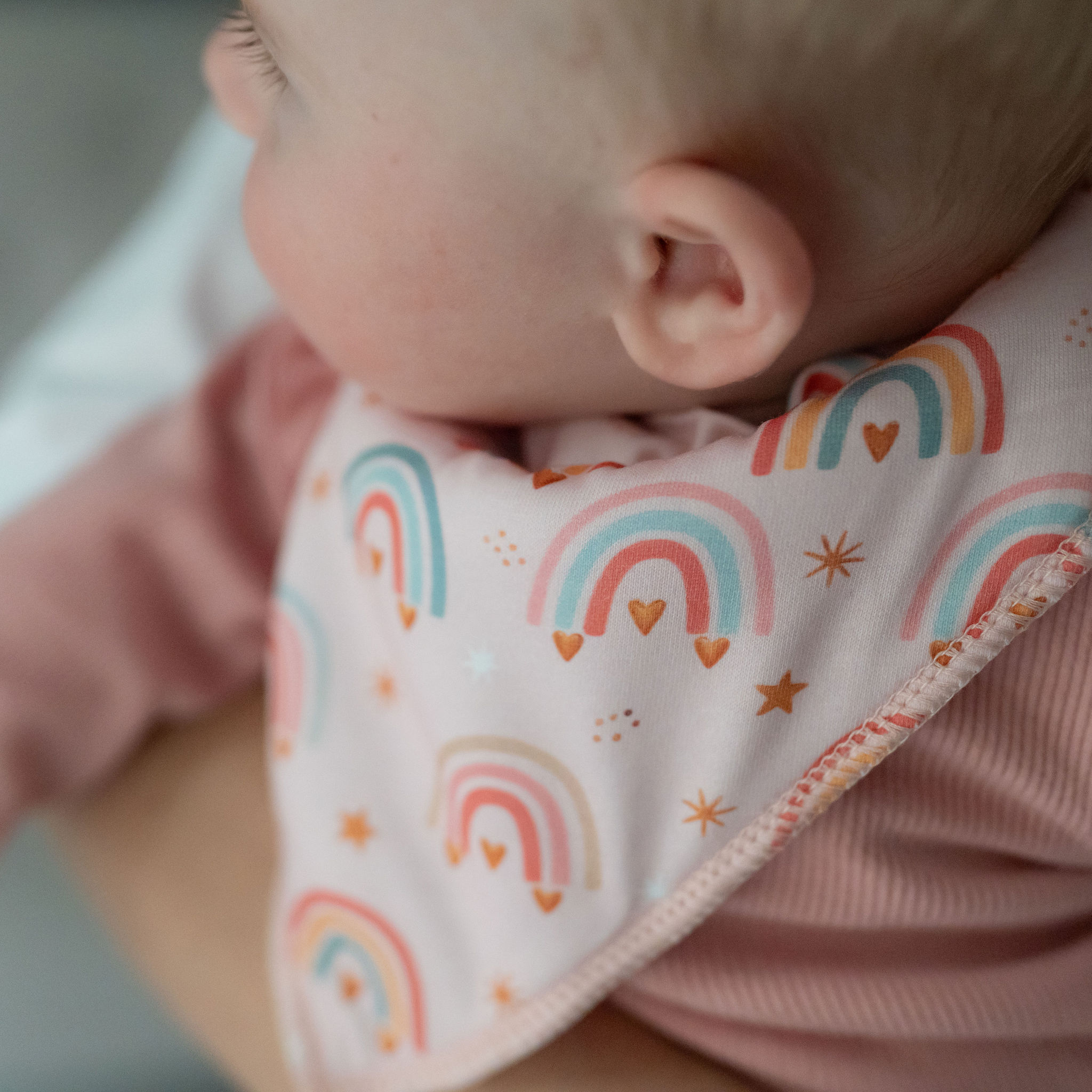 Dream rainbows dribble bib - Image 4